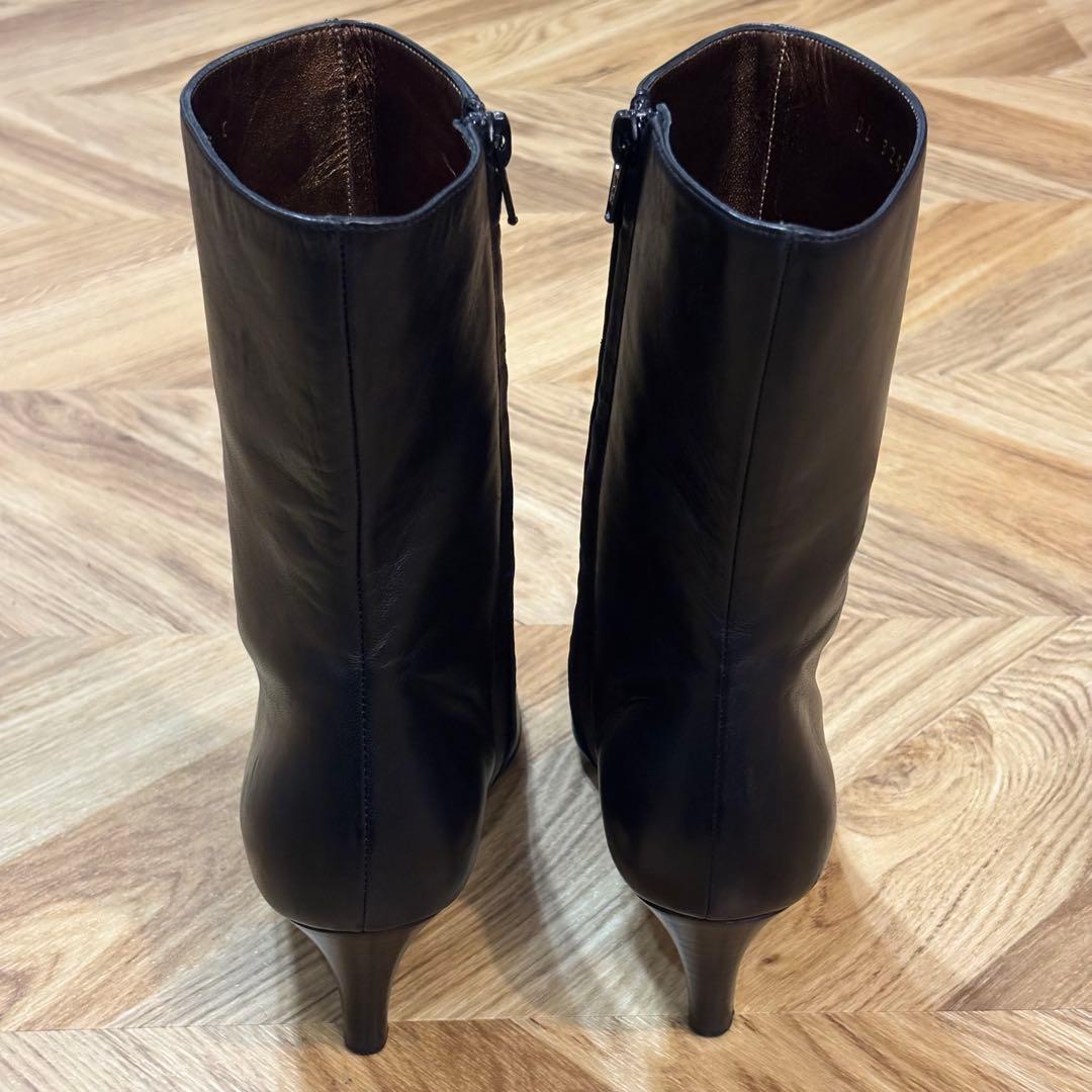 【極美品】サルヴァトーレフェラガモ レザーショートブーツ サイドジップ 24cm