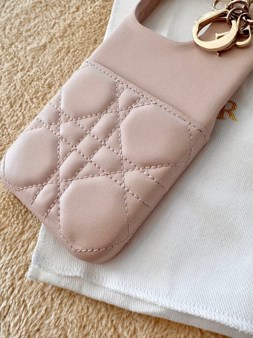 【日本限定】 Lady Dior iPhone 15 Proケース ラムスキン