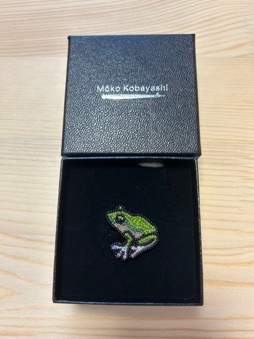 小林モー子 maison des perles「カエル」PIN