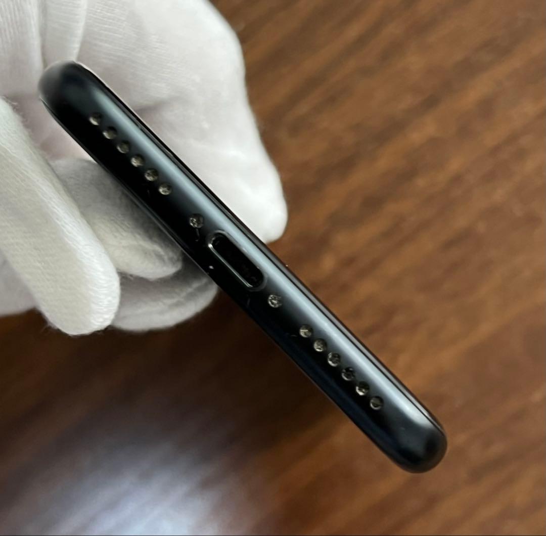 Apple iPhone SE ミッドナイト(ブラック)本体