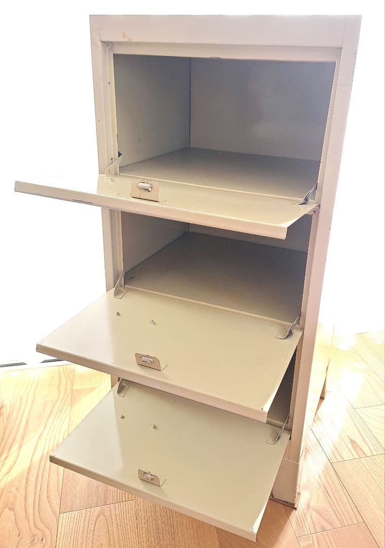 レトロ　ヴィンテージ　ベージュ スチールキャビネット 3段
