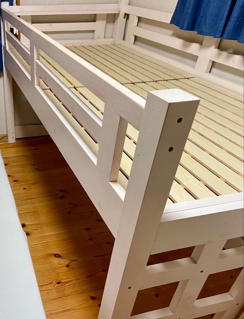 ホワイトロフトベッド 木製 スリットデザイン