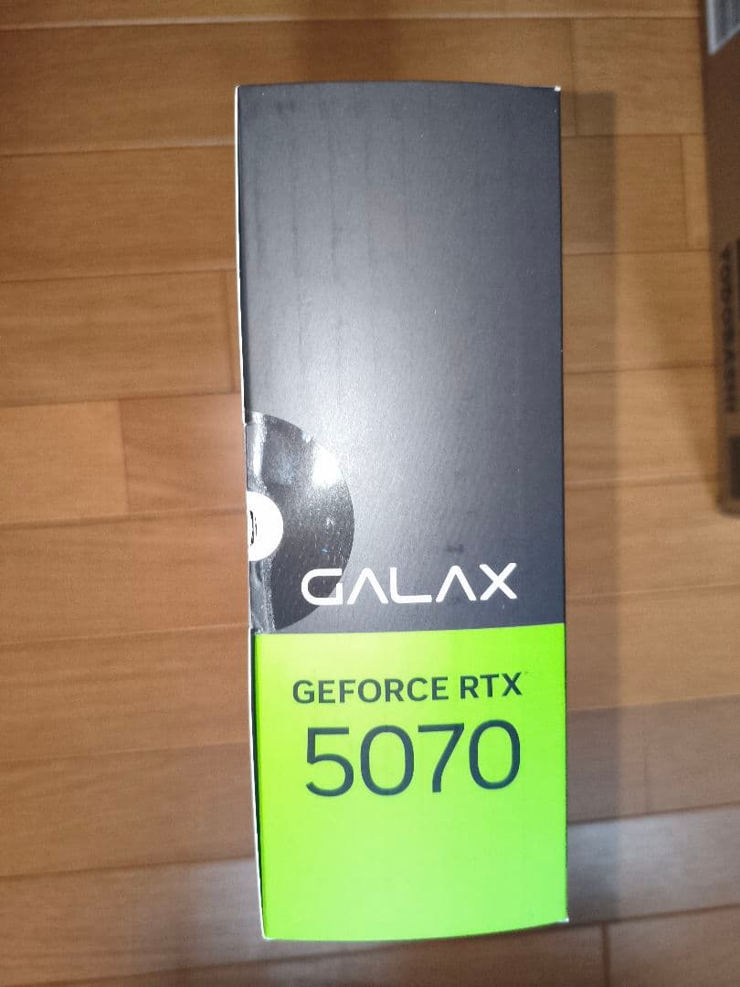 新品 玄人志向 NVIDIA GeForce RTX 5070 ホワイト