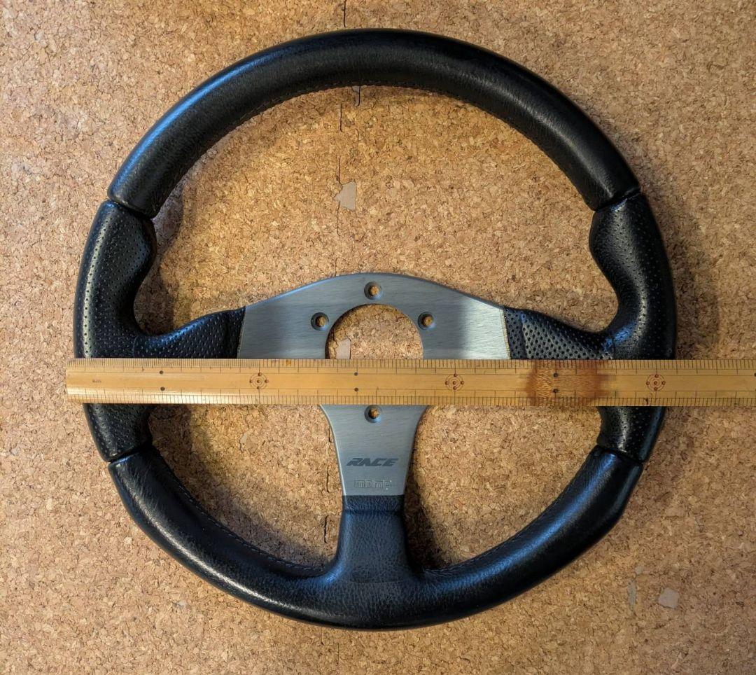 MOMO　ステアリング　RACE