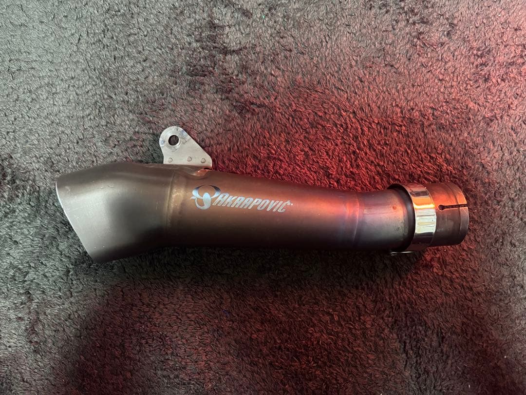 4*4様 Akrapovic マフラー