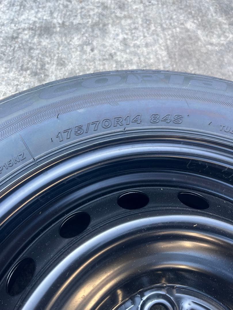 トヨタヤリス新車外し　エコピア175/70r14 鉄チンホイル純正ホイルキャップ