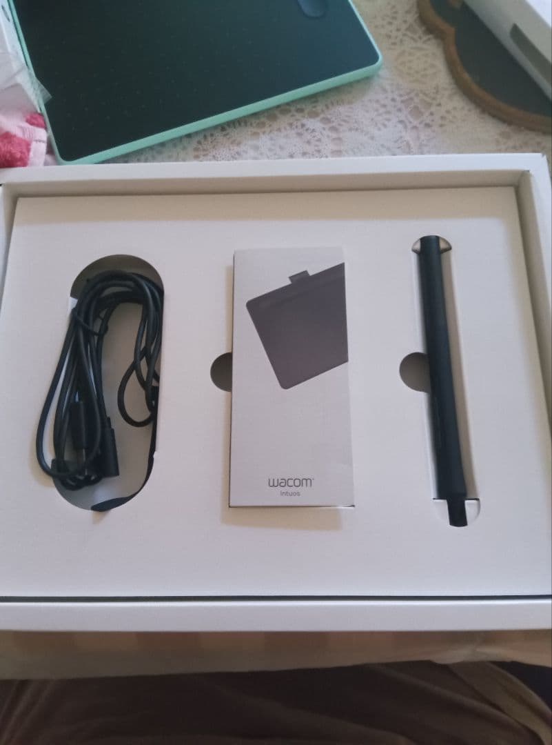 Wacom Intuos ペンタブレット 中型 本体