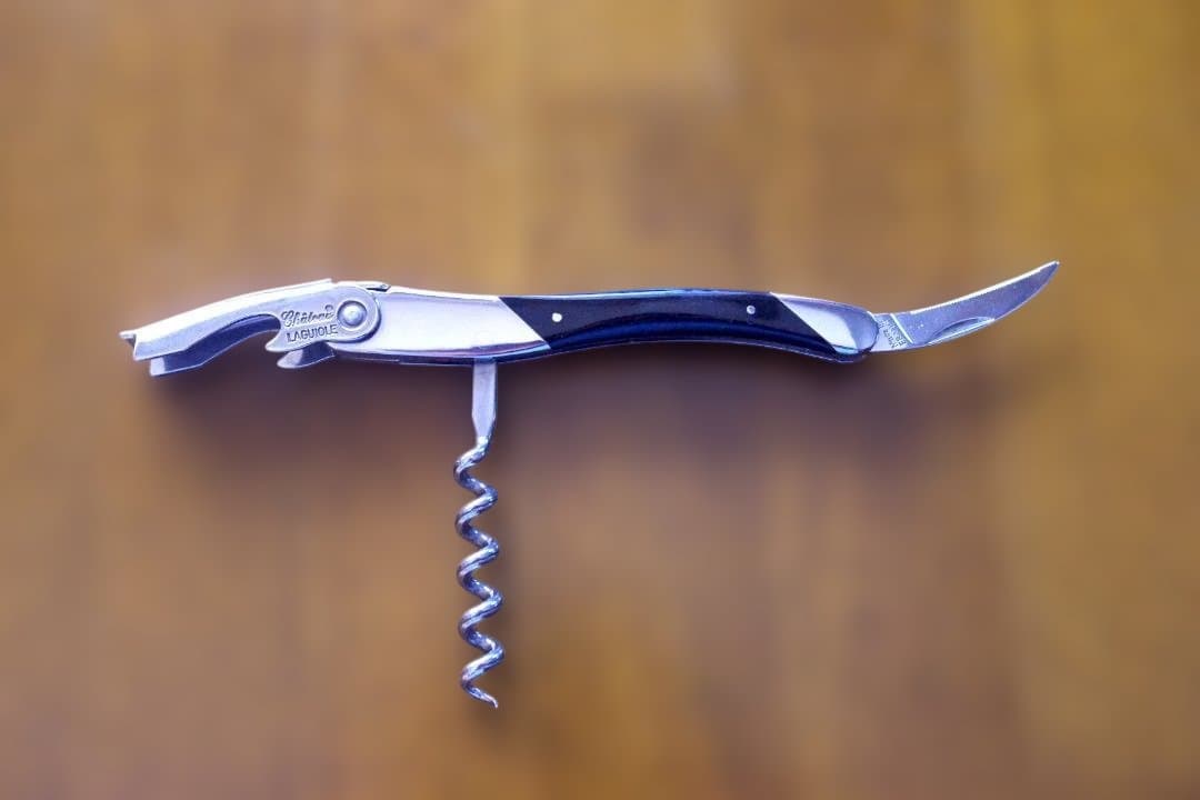 シャトーラギオール グランクリュ ブラックホーン ソムリエナイフ 革ケース付