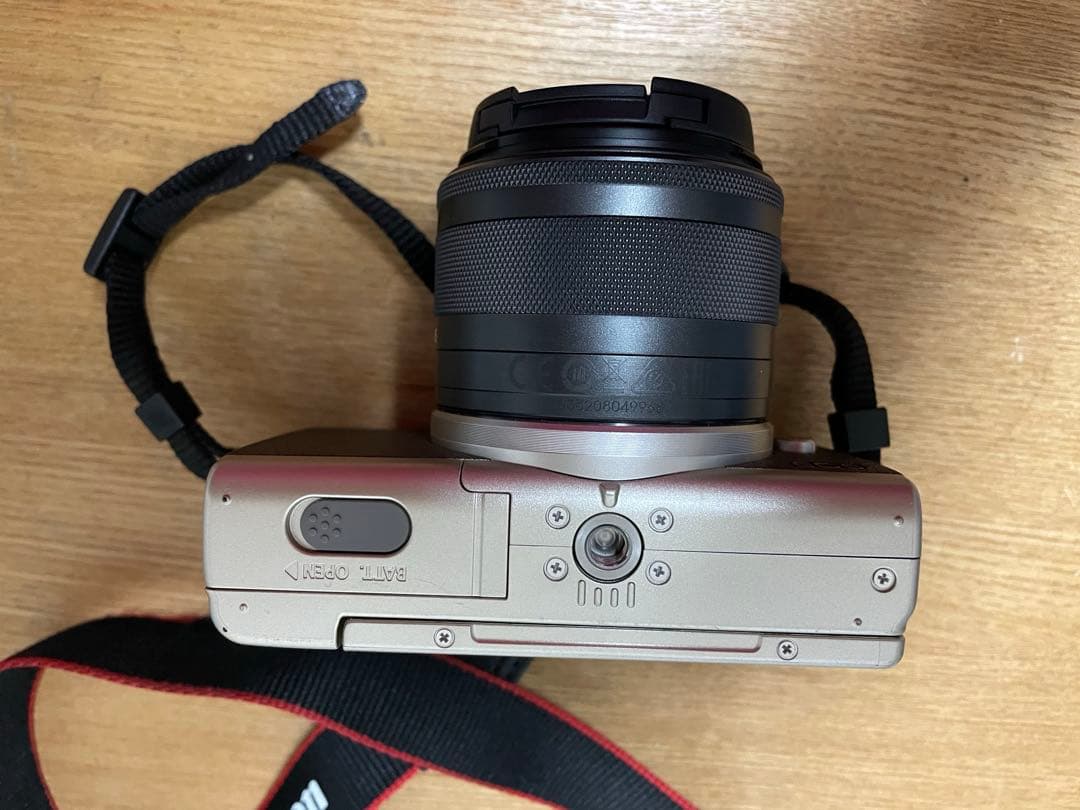 Canon EOS M200 ゴールド EF-M 15-45mm レンズ付き