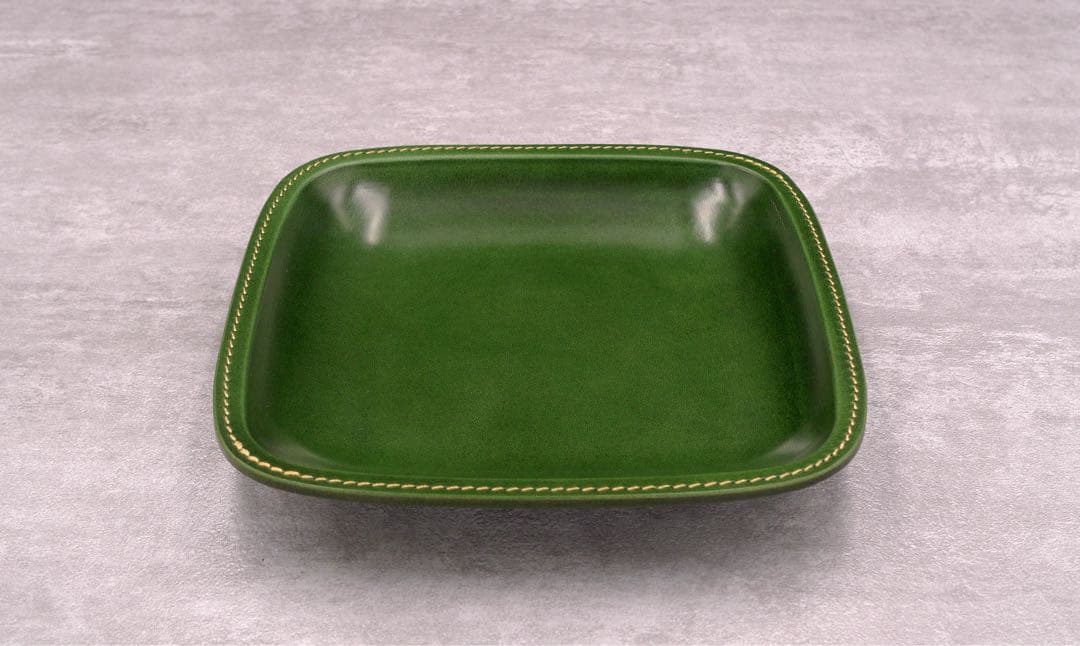 職人手作りの小物収納トレイ — 天然牛革で　ひすいのような緑