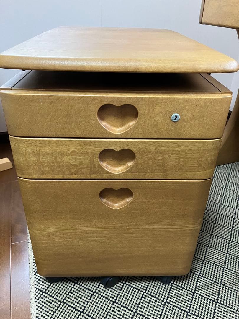 ★なりこ★カリモク学習机　ハート型取っ手の木製ワゴン　脇机　袖机