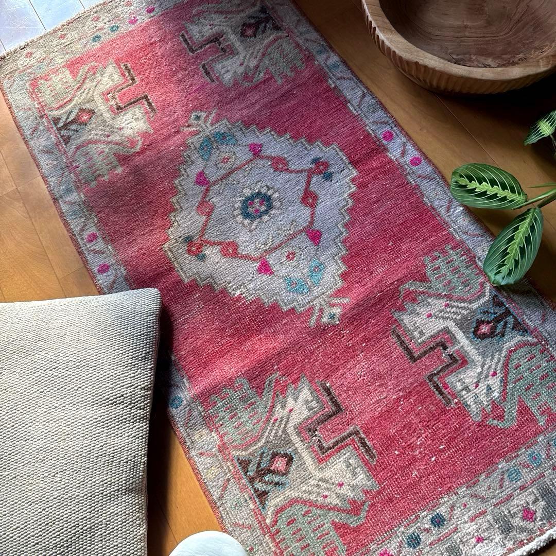 46.5×91 コーラルピンク　メダリオン　王道　トルコヴィンテージラグ