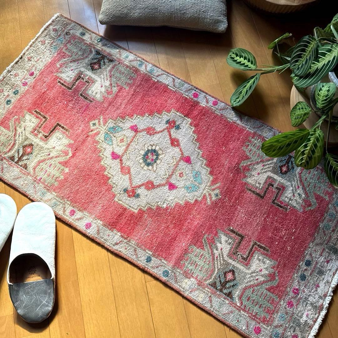 46.5×91 コーラルピンク　メダリオン　王道　トルコヴィンテージラグ