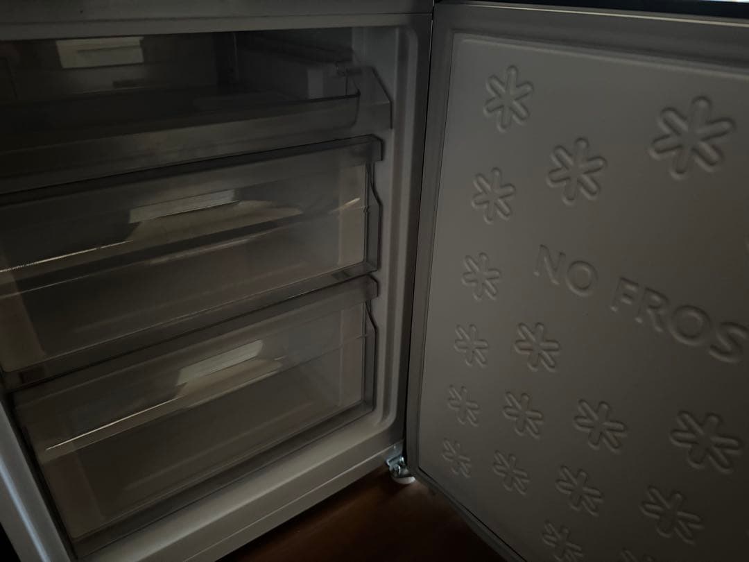 ブラック冷蔵庫 調整可能棚付き