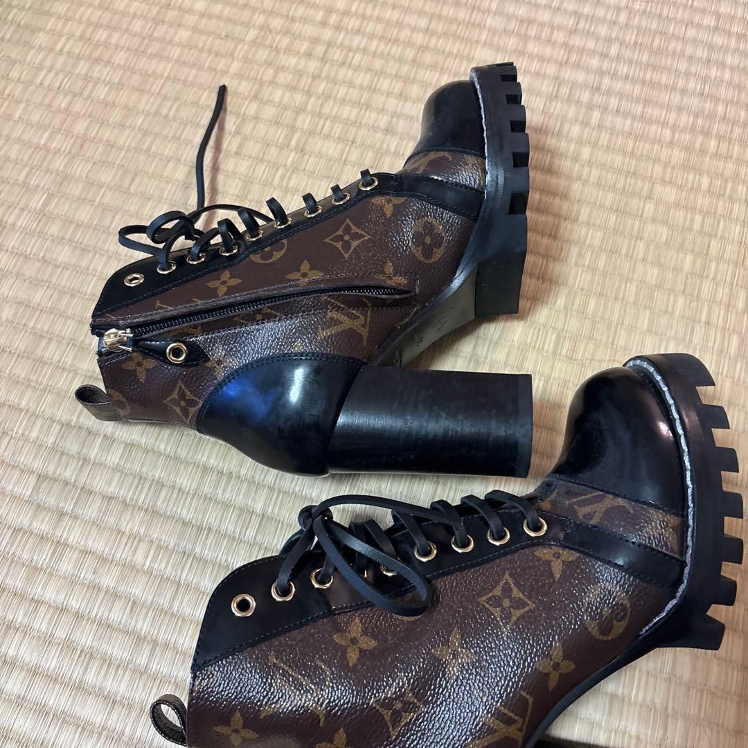 Naa66Louis Vuitton レースアップブーツ ブラウン/
