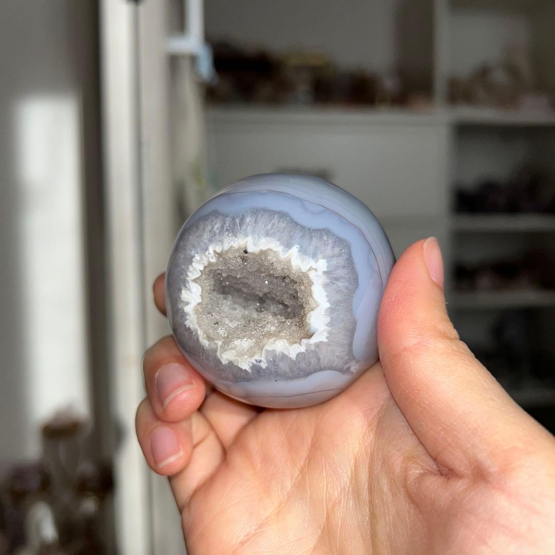 瑪瑙 スフィア 結晶 笑い口 213g 55.2ミリ