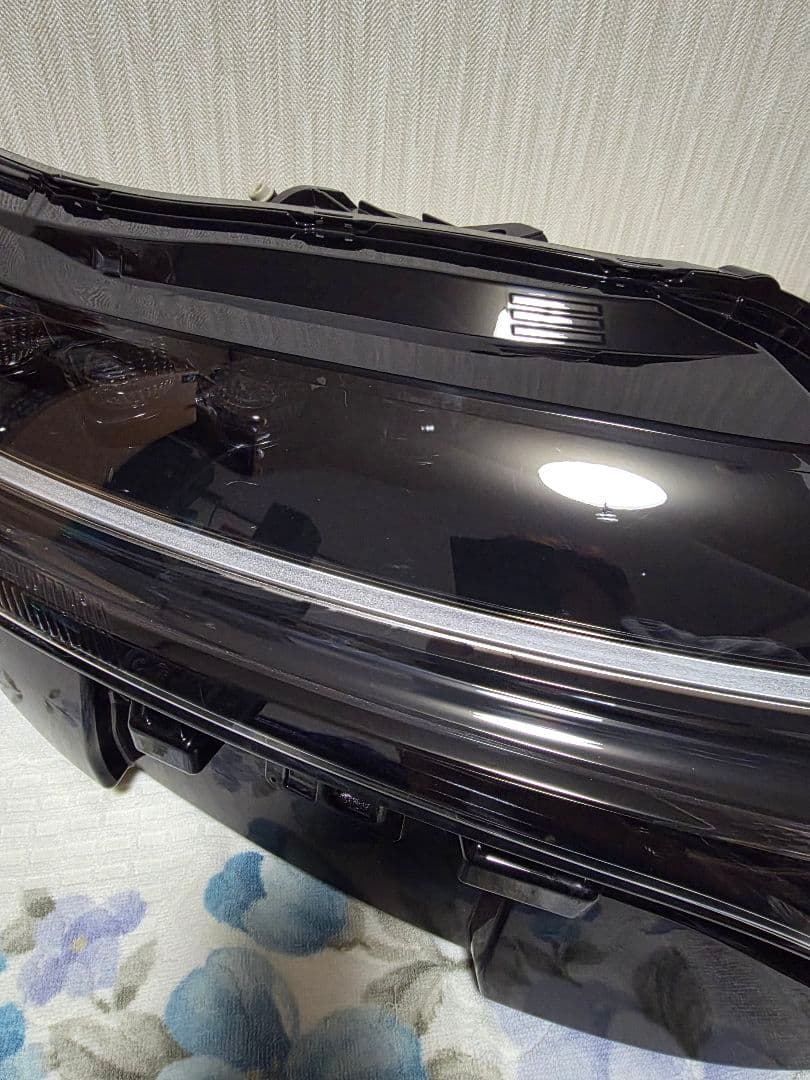 美品！　ユニット付き　日産　ノートオーラ　E13 右ヘッドライト