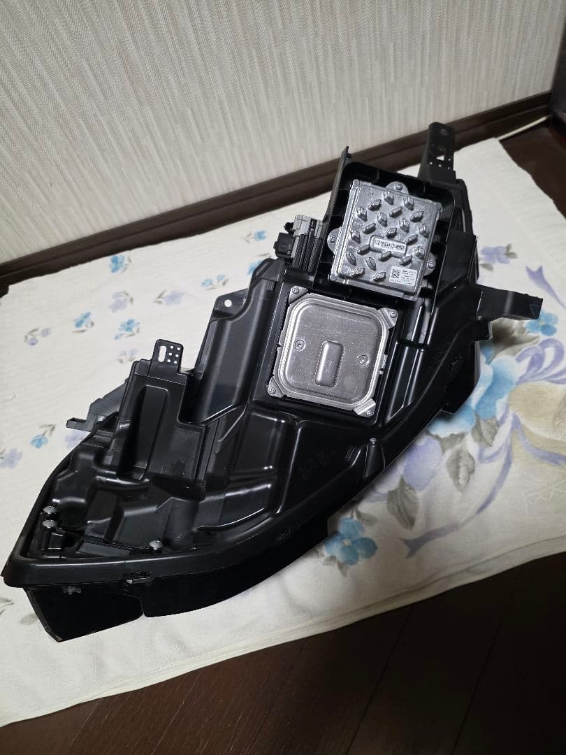 美品！　ユニット付き　日産　ノートオーラ　E13 右ヘッドライト