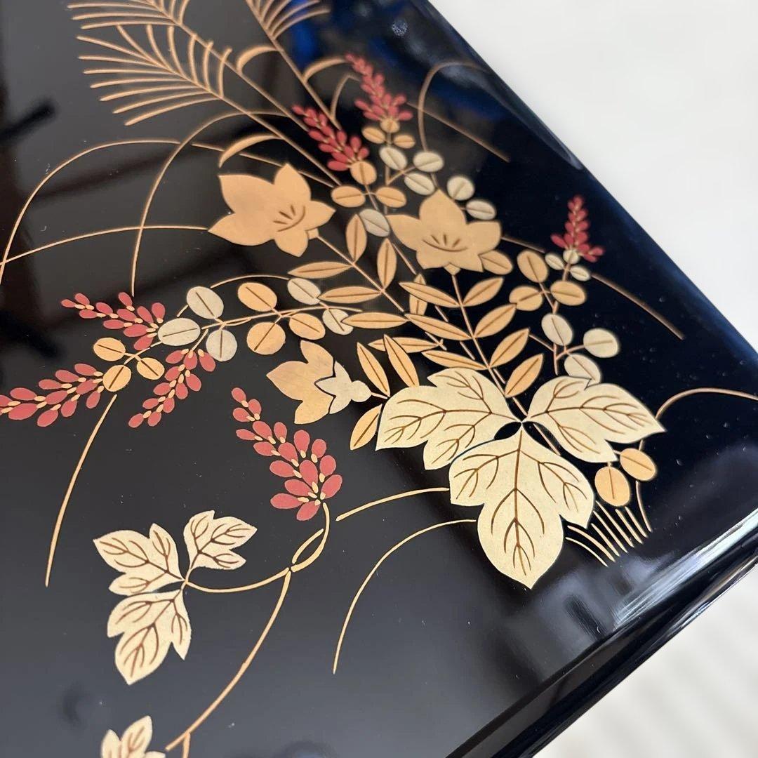 漆器製の黒い文箱金色の花柄 木箱付き