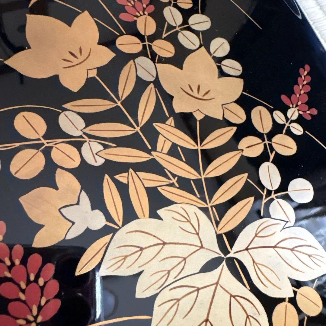 漆器製の黒い文箱金色の花柄 木箱付き