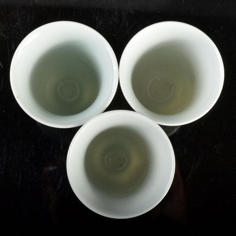 中国　景徳鎮　粉彩　花草昆虫文　酒杯　三客　F　R4790