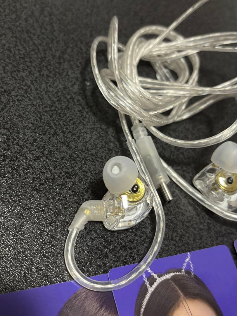 ILLIT イヤモニ風イヤホン bomb