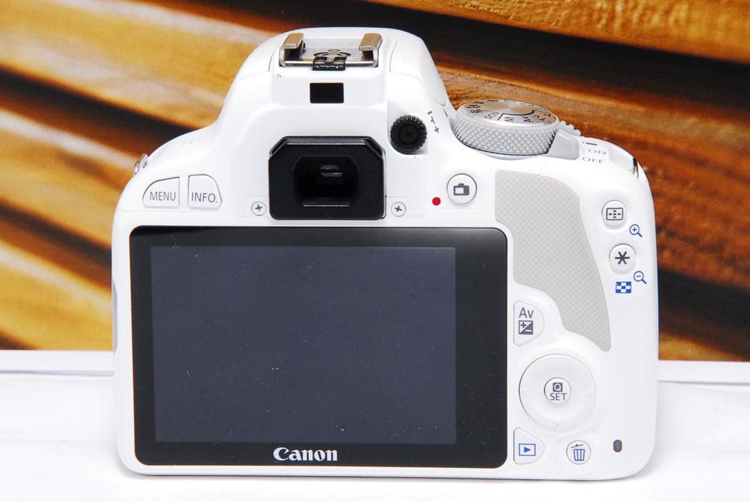 人気のホワイト！ Canon EOS kiss X7 スマホ転送 STMレンズ