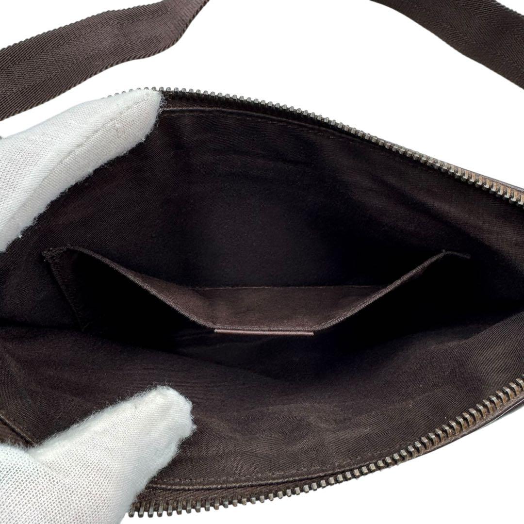 【美品】GUCCI グッチ　ボディバッグ　ウエストバッグ　GG　シマレザー