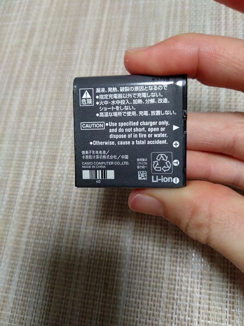 CASIO EXILIM 10.1メガピクセル デジタルカメラ　ブラウン