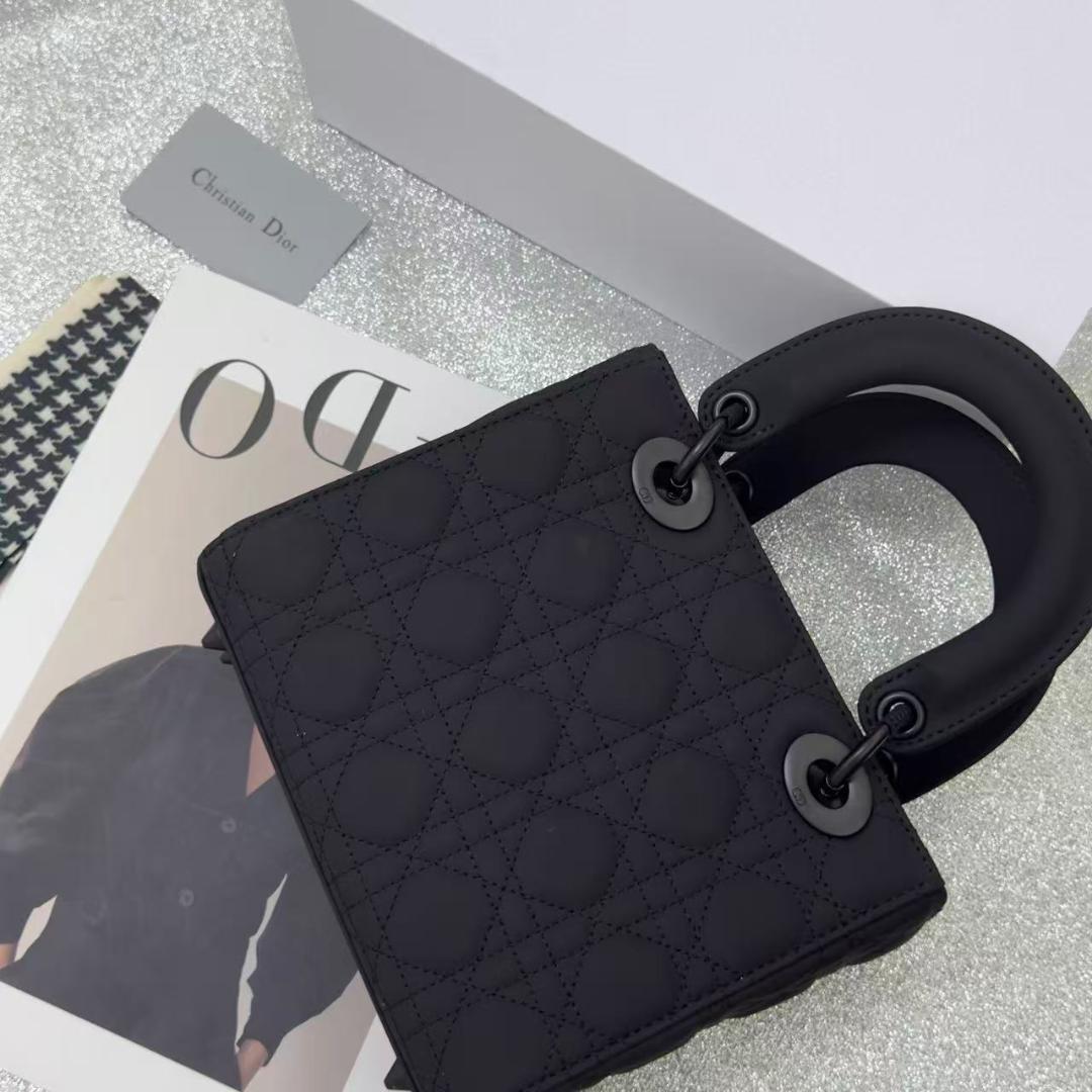 ブラックキルティングショルダーバッグ