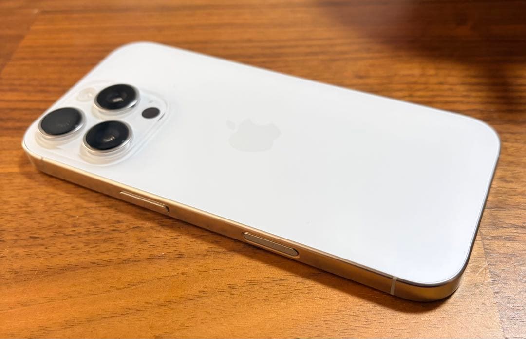 Apple iPhone 16Pro ホワイトチタニウム　128G