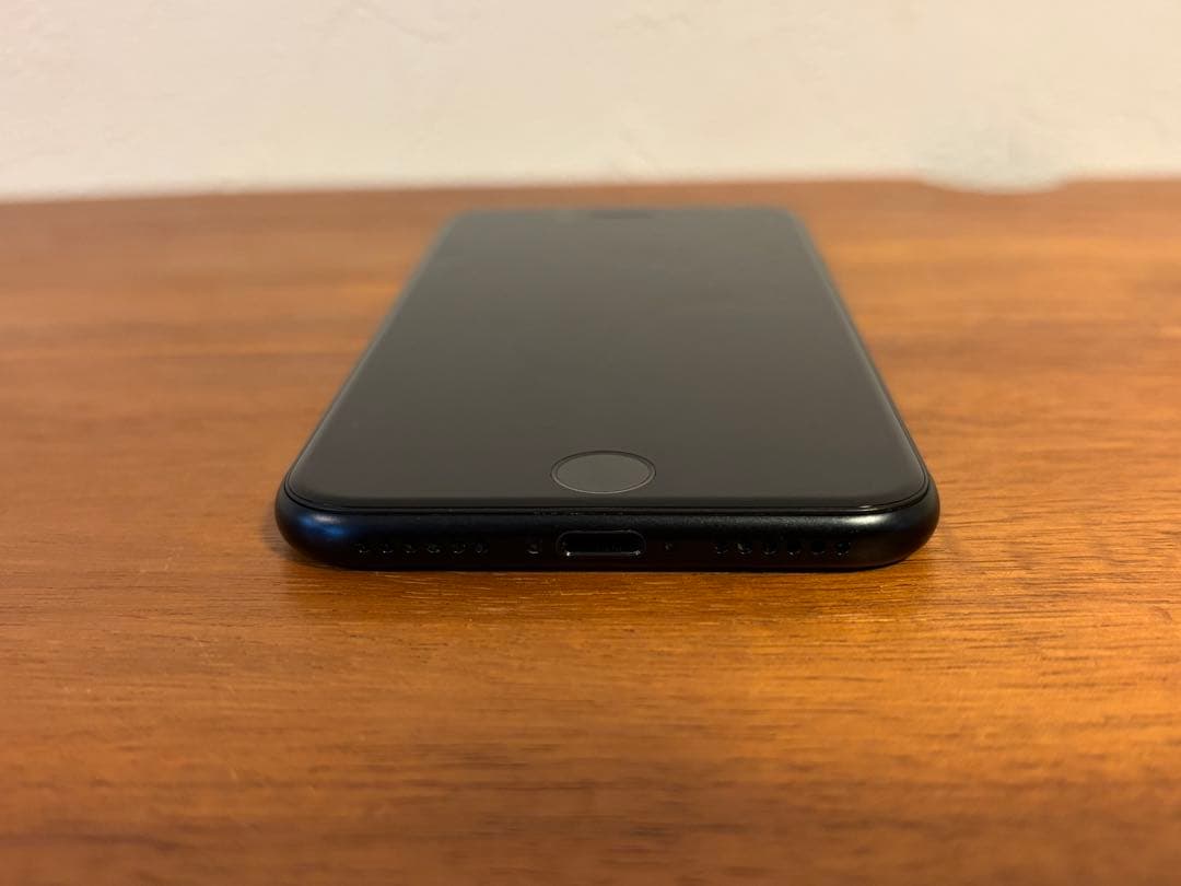 ☆美品・小傷あり☆iPhone SE 3 ⑧