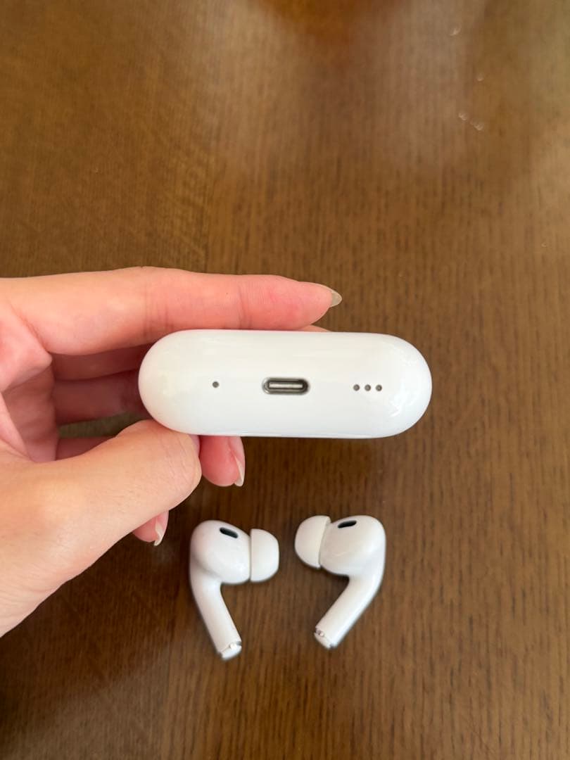 AirPods本体 ホワイト 充電ケース付き　AirPodspro2
