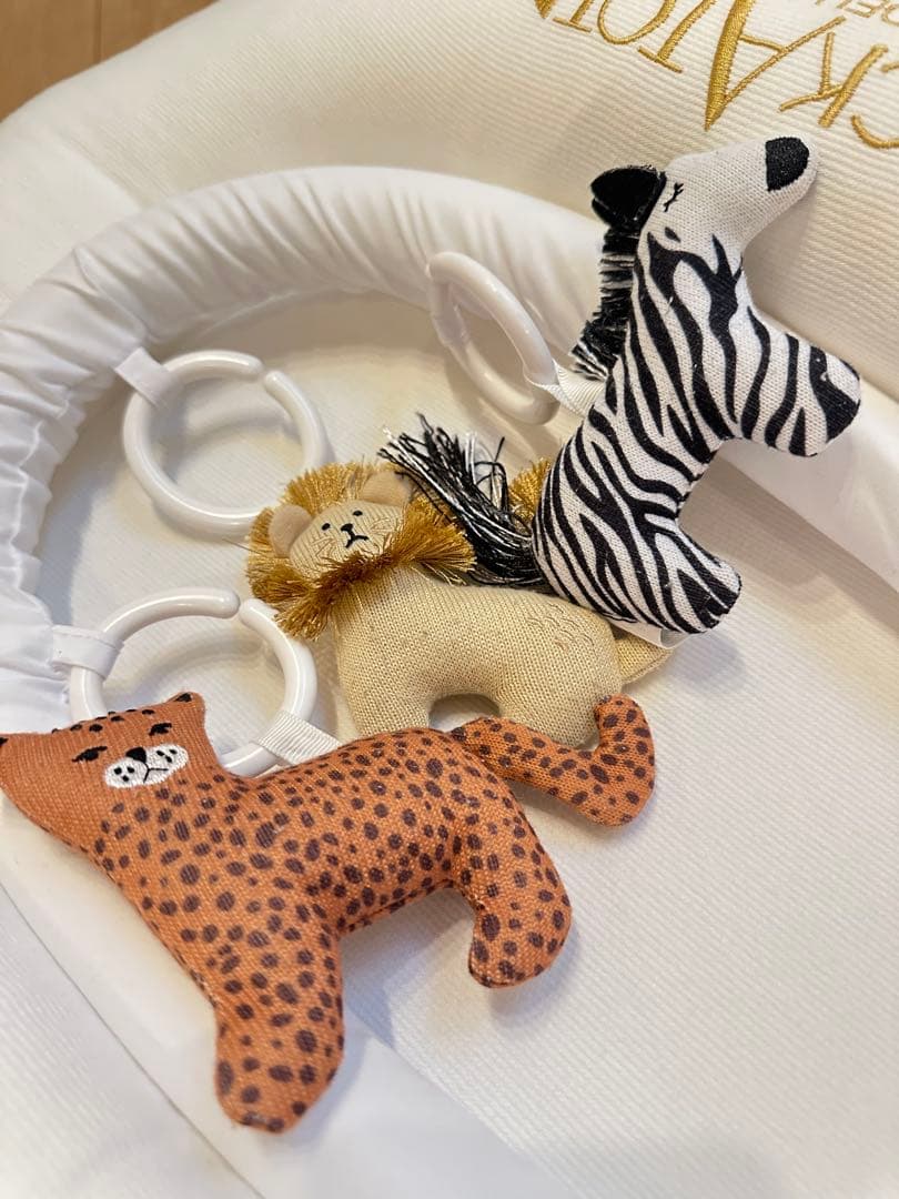 美品 DockATot ドッカトット デラックスプラスホワイト　トイアーチ付き