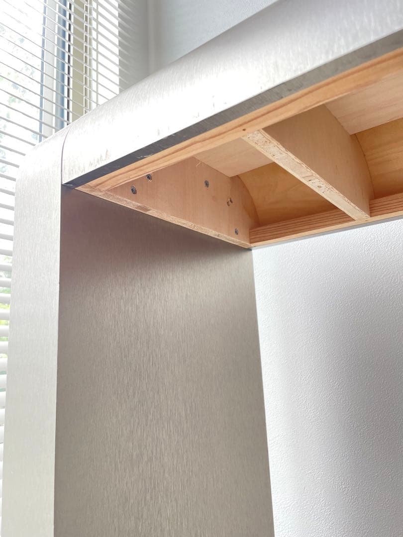 テーブル モダンデザイン　花台　サイドテーブル　飾り台　ポストモダン