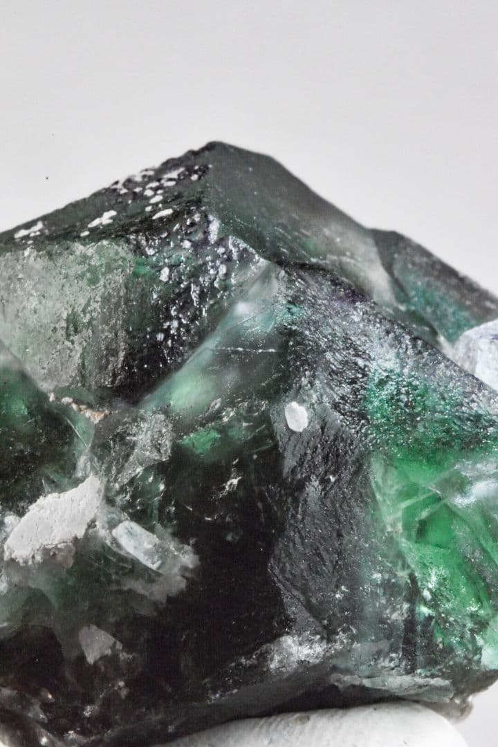 ナミビアエロンゴ産 グリーンブラックフローライト