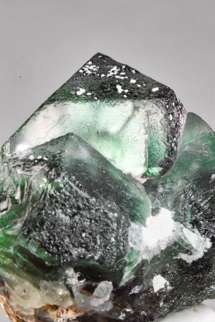 ナミビアエロンゴ産 グリーンブラックフローライト