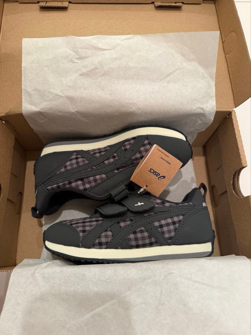 【新品未使用】familiar ファミリア　スニーカー　靴　18.5