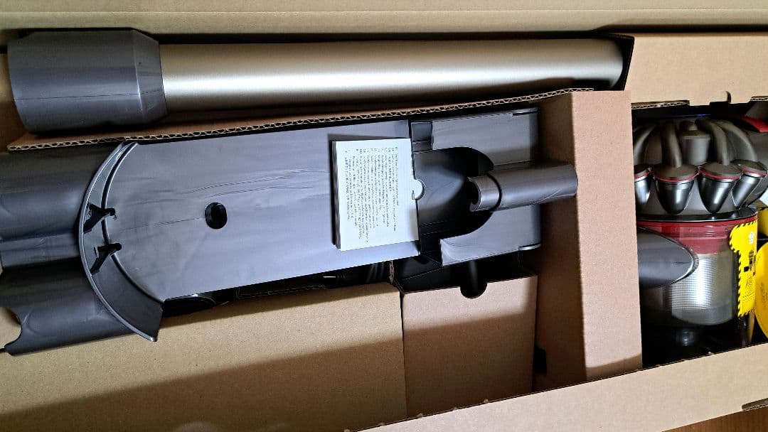 新品未使用　Dyson V8 Fluffy Extra ダイソン