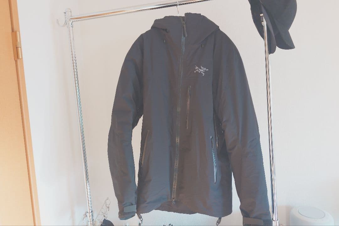 アークテリクス　ベータインサレーテッドジャケット　ブラック　Мサイズ