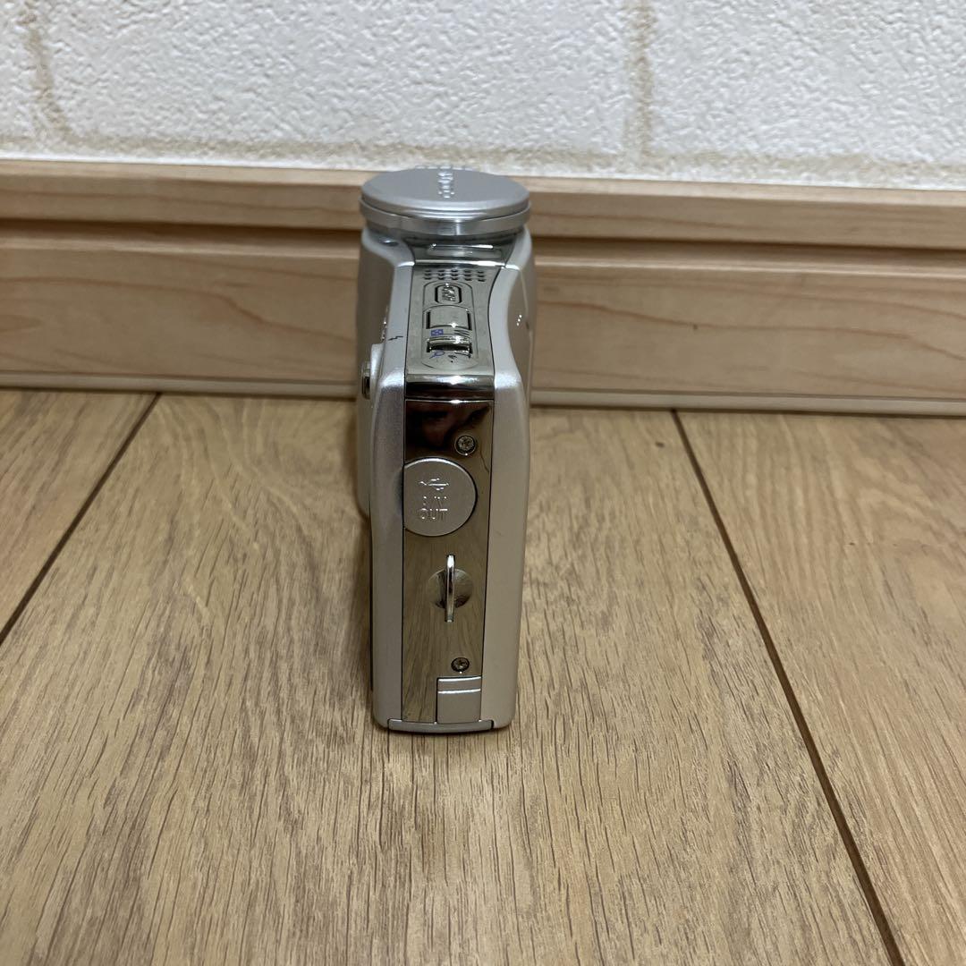 Nikon COOLPIX S10 シルバー コンデジ デジカメ　ニコン