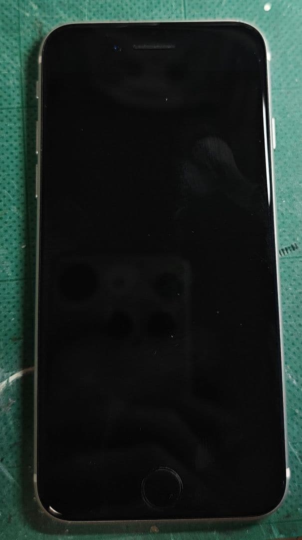 iPhone SE 第二世代 角傷あり