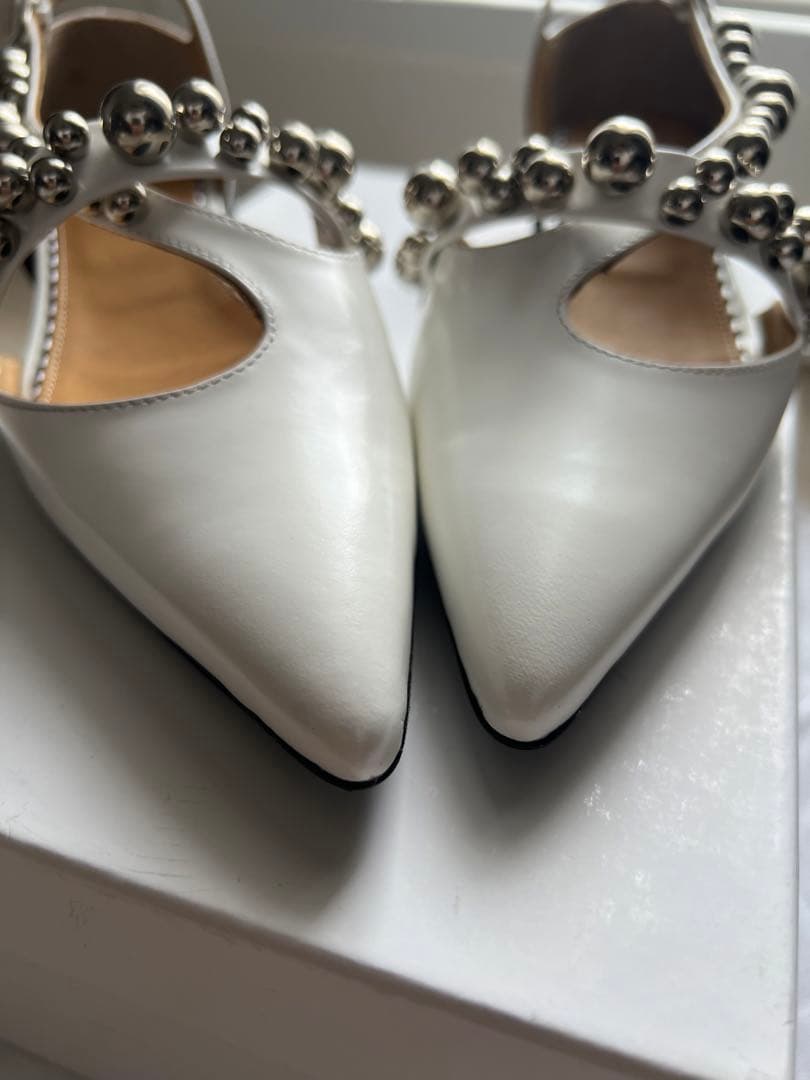 TOGA PULLA(トーガプルラ)メタルボール付フラットパンプス