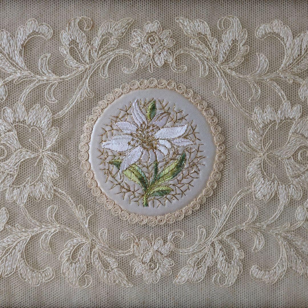 プチポワンイギリス製刺繍入りレースのドレッシングトレイ 金色フレーム