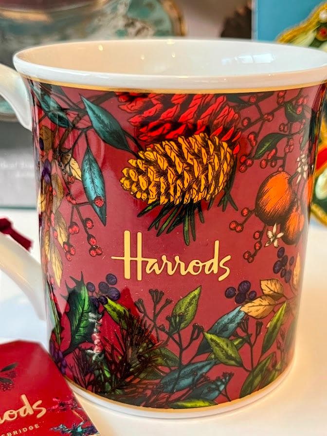 ★クリスマス　Harrodsボルド－と22金のマグ「グレート・フィースト大饗宴」