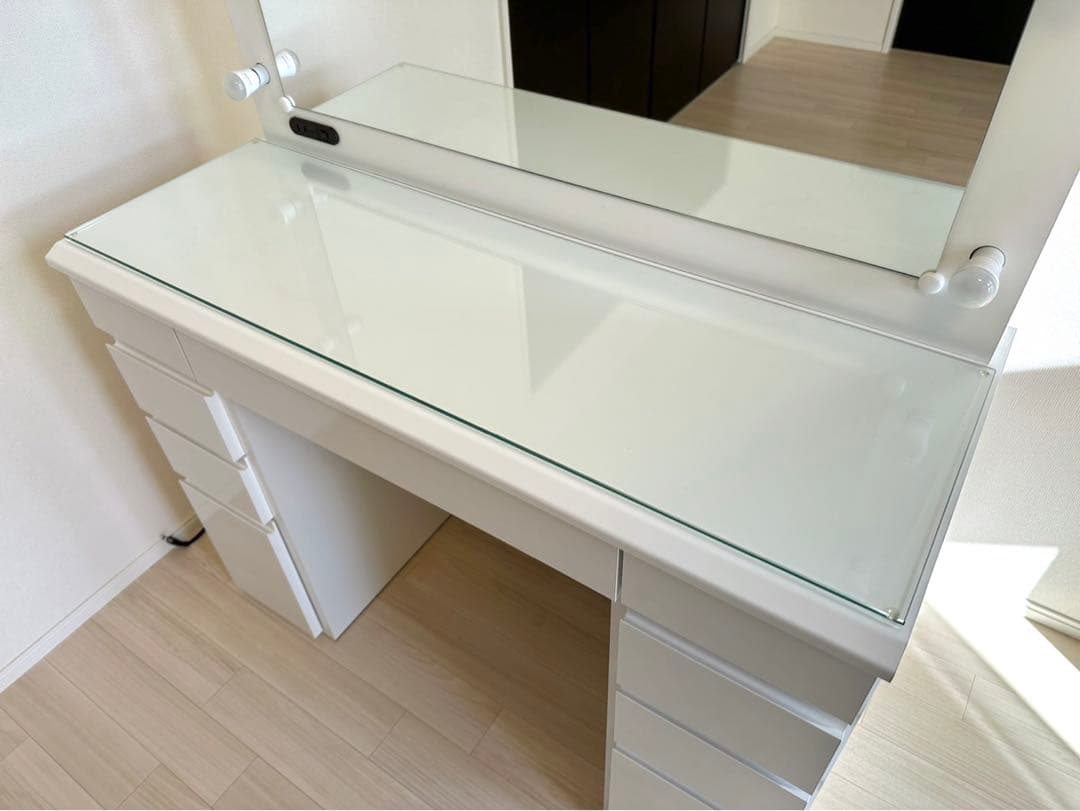 dinosLEDライト付きドレッサー