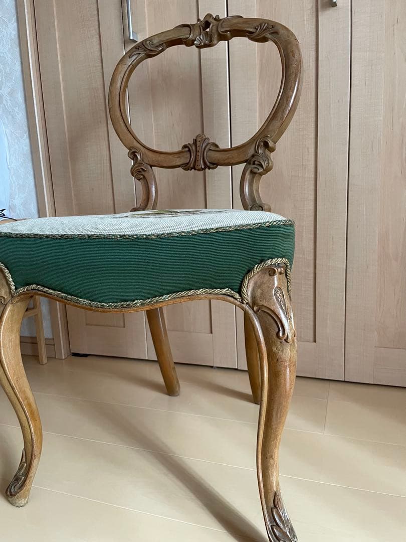 ビクトリアンスタイル フラワー刺繍椅子　アンティーク