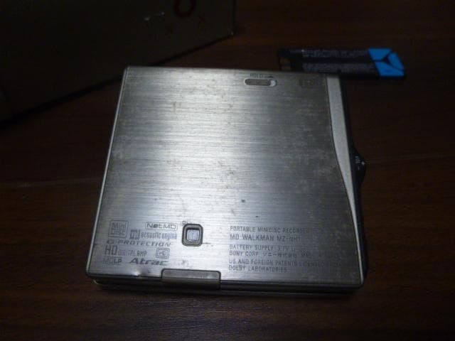 難有ジャンク　SONY　ポータブルMDレコーダー　ソニーウオークマン　充電池付き