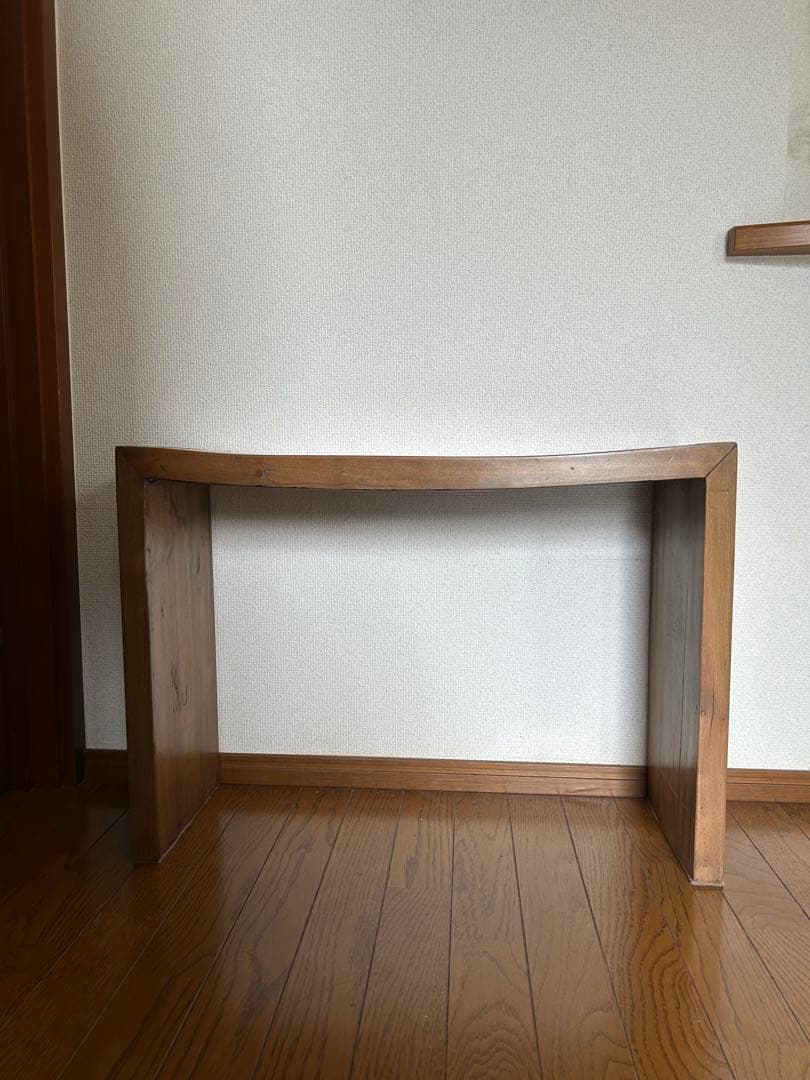エントランスベンチ　玄関フロア靴脱ぎ椅子　手荷物一時置き　曲木コンソールテーブル