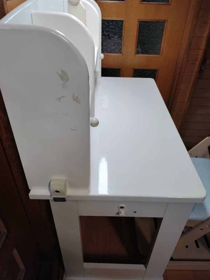 学習机　ライト付き本棚